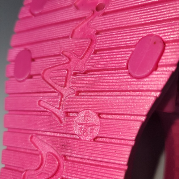 Dirty Laundry Fringe PomPom Slides Bright Pink Sandals Womens Shoes Size 6 36.5 - Picture 5 of 9